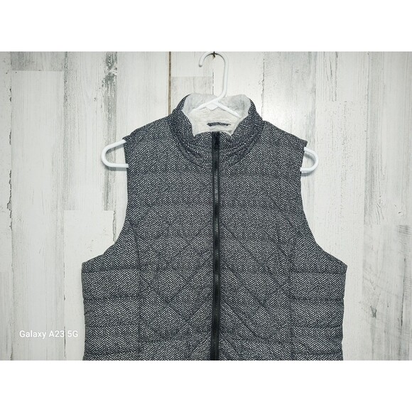 Maurices Size Large Puffer Vest Faux Fur Lining Black White Sleeveless - Picture 3 of 7